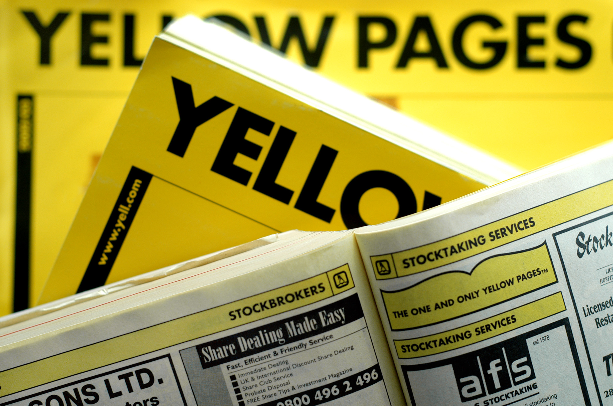 difference between white pages and yellow pages