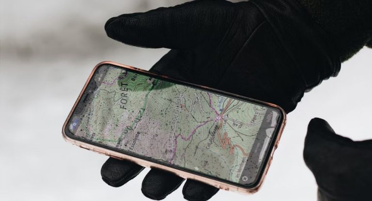 How to Locate a Cell Phone Owner Within Seconds!
